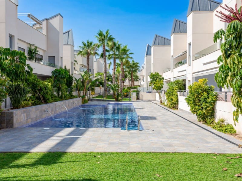 2 bedroom Apartment for sale in La Veleta with garage - € 235,000 (Ref: 9625869)