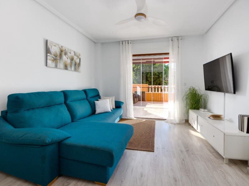 Bungalow de 2 habitaciones en Torrevieja en venta con piscina - 204.000 € (Ref: 9627756)