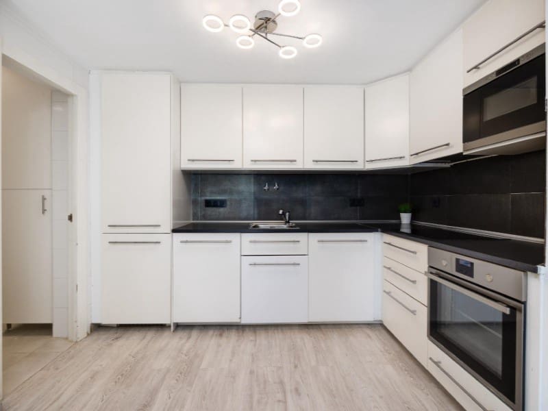 Bungalow de 2 habitaciones en Torrevieja en venta con piscina - 204.000 € (Ref: 9627756)