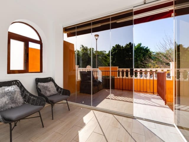 Bungalow de 2 habitaciones en Aguas Nuevas, Torrevieja en venta con piscina - 204.000 € (Ref: 9627756)