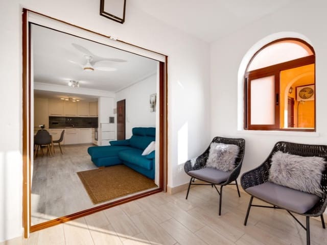 Bungalow de 2 habitaciones en Aguas Nuevas, Torrevieja en venta con piscina - 204.000 € (Ref: 9627756)