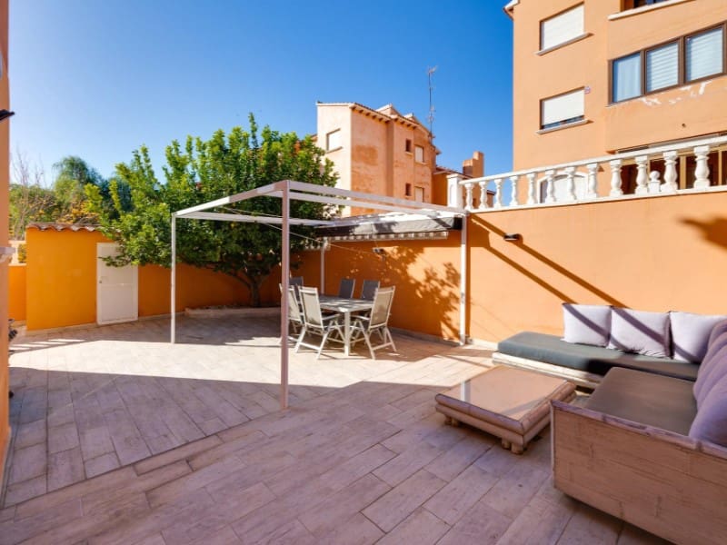 Bungalow de 2 habitaciones en Torrevieja en venta con piscina - 204.000 € (Ref: 9627756)