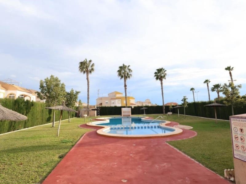 Casa de 3 habitaciones en Torrevieja en venta - 205.000 € (Ref: 9630240)