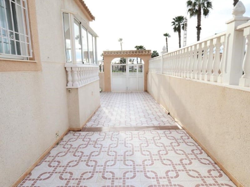 Casa de 3 habitaciones en Torrevieja en venta - 205.000 € (Ref: 9630240)