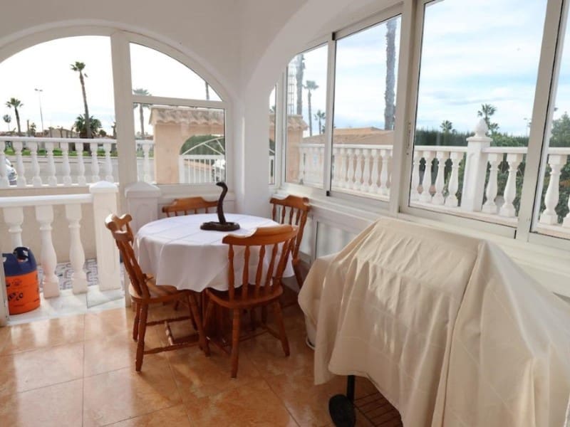 Casa de 3 habitaciones en Torrevieja en venta - 205.000 € (Ref: 9630240)