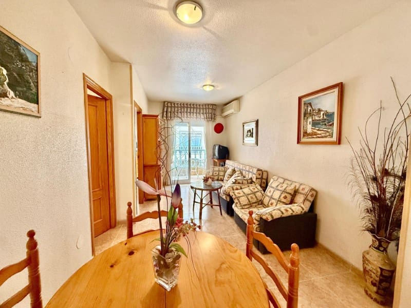 Apartamento de 2 habitaciones en Torrevieja en venta con piscina - 119.900 € (Ref: 9630241)