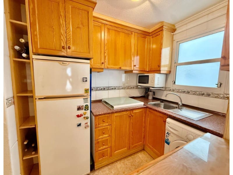 Apartamento de 2 habitaciones en Torrevieja en venta con piscina - 119.900 € (Ref: 9630241)