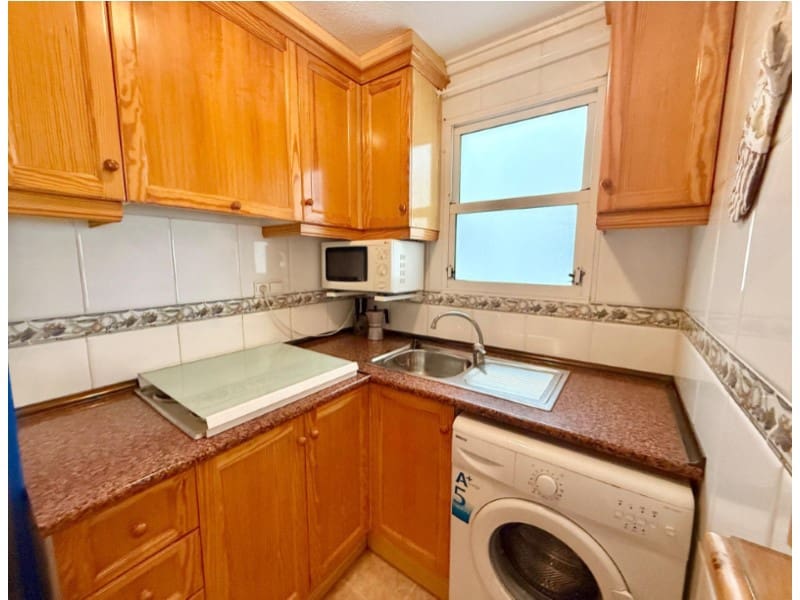 Apartamento de 2 habitaciones en Torrevieja en venta con piscina - 119.900 € (Ref: 9630241)