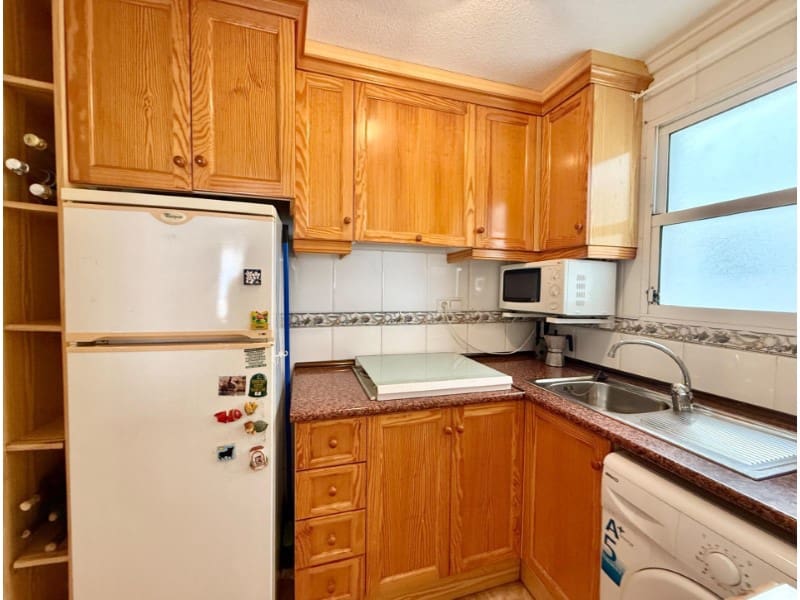 Apartamento de 2 habitaciones en Torrevieja en venta con piscina - 119.900 € (Ref: 9630241)