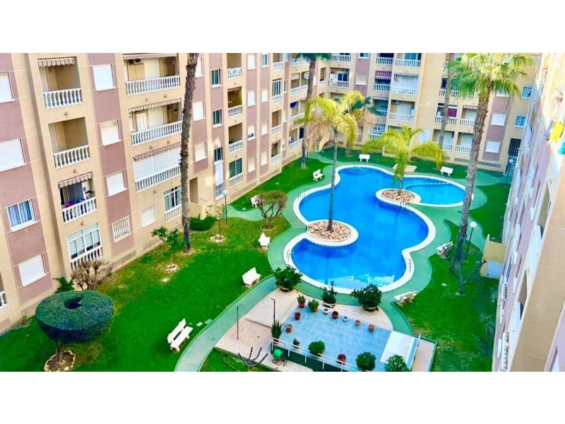 Apartamento de 2 habitaciones en Torrevieja en venta con piscina - 119.900 € (Ref: 9630241)