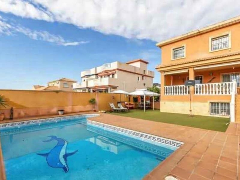 4 bedroom Villa for sale in Torrevieja with pool - € 499,000 (Ref: 9666396)