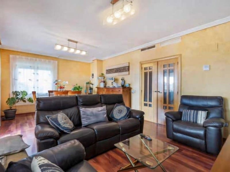 4 bedroom Villa for sale in Torrevieja with pool - € 499,000 (Ref: 9666396)