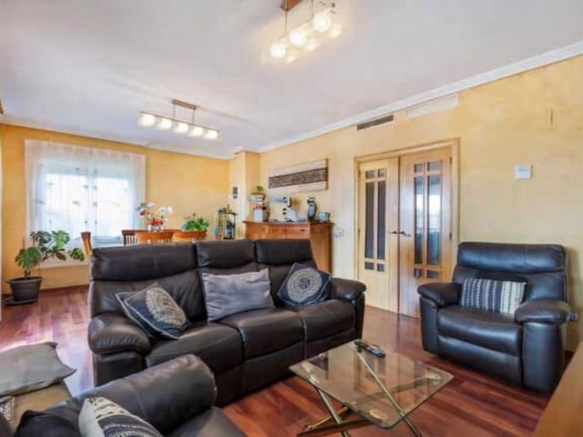 4 bedroom Villa for sale in Aguas Nuevas, Torrevieja with pool - € 499,000 (Ref: 9666396)