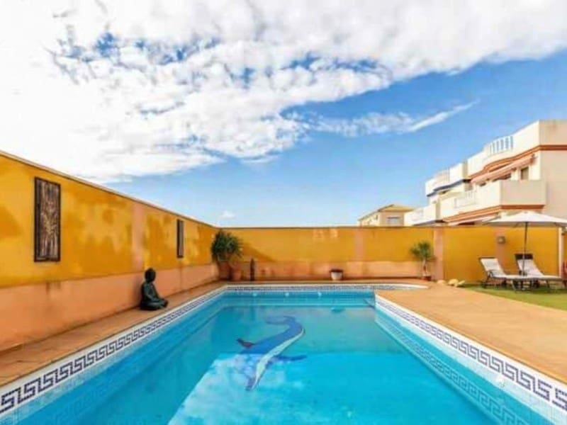 4 bedroom Villa for sale in Torrevieja with pool - € 499,000 (Ref: 9666396)