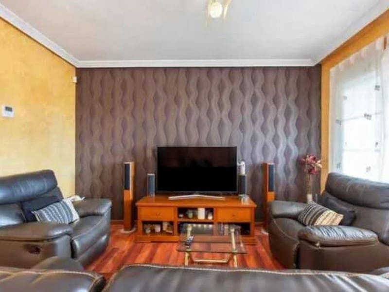 4 bedroom Villa for sale in Torrevieja with pool - € 499,000 (Ref: 9666396)