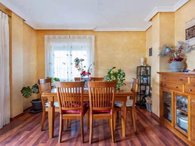 4 bedroom Villa for sale in Torrevieja with pool - € 499,000 (Ref: 9666396)