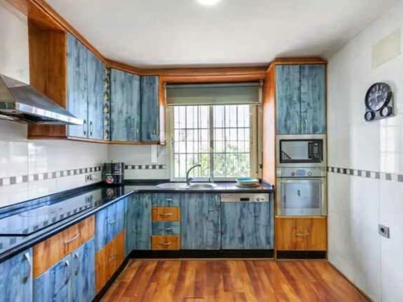 4 bedroom Villa for sale in Torrevieja with pool - € 499,000 (Ref: 9666396)