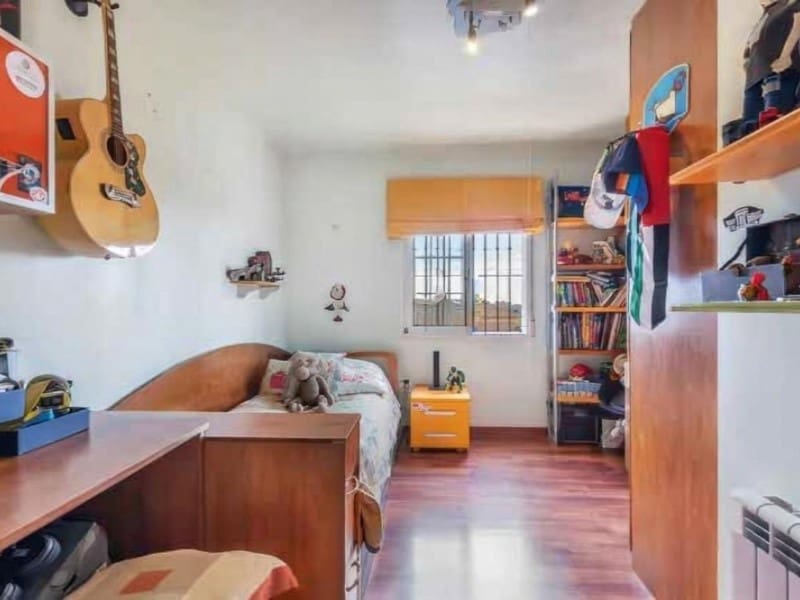 4 bedroom Villa for sale in Torrevieja with pool - € 499,000 (Ref: 9666396)