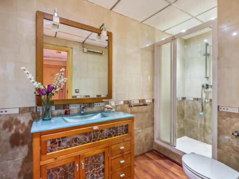 4 bedroom Villa for sale in Torrevieja with pool - € 499,000 (Ref: 9666396)