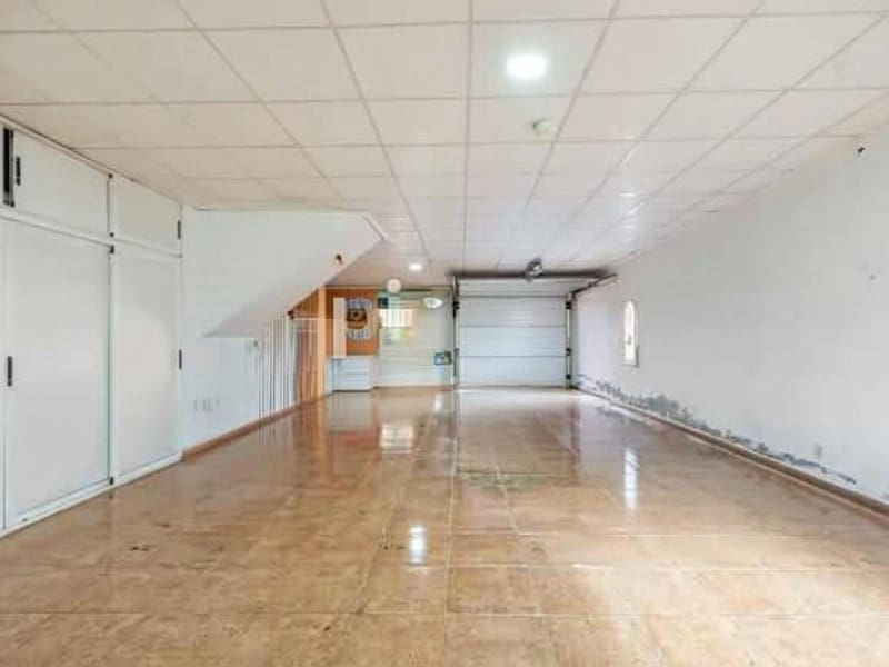 4 bedroom Villa for sale in Torrevieja with pool - € 499,000 (Ref: 9666396)