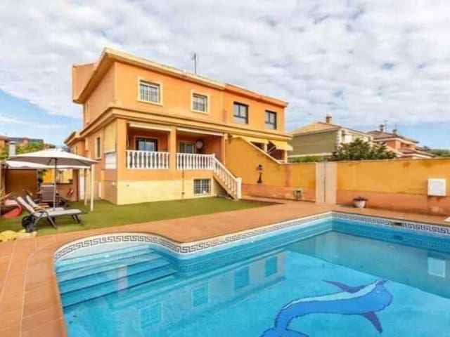 4 bedroom Villa for sale in Aguas Nuevas, Torrevieja with pool - € 499,000 (Ref: 9666396)