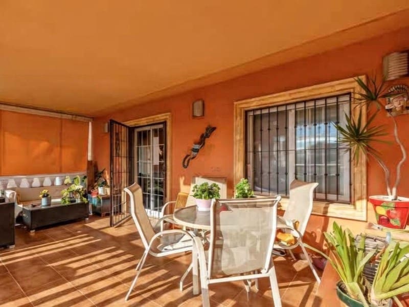 4 bedroom Villa for sale in Torrevieja with pool - € 499,000 (Ref: 9666396)