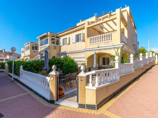 2 soveværelse Byhus til salg i Playa Flamenca, Orihuela med swimmingpool - € 275.000 (Ref: 9666398)