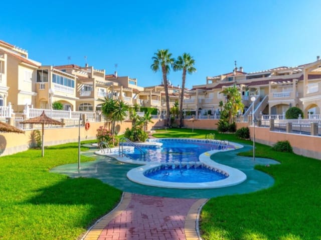 2 soveværelse Byhus til salg i Playa Flamenca, Orihuela med swimmingpool - € 275.000 (Ref: 9666398)