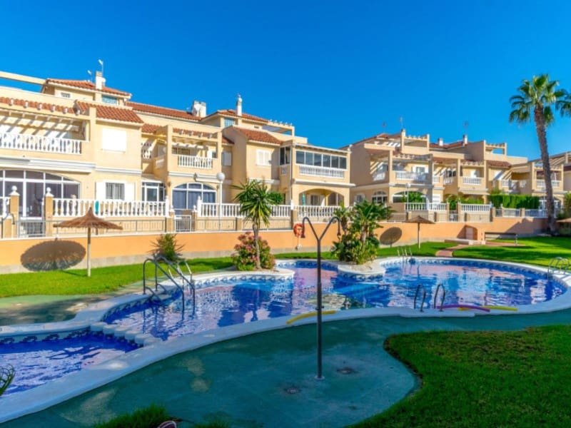 2 soveværelse Byhus til salg i Playa Flamenca med swimmingpool - € 275.000 (Ref: 9666398)