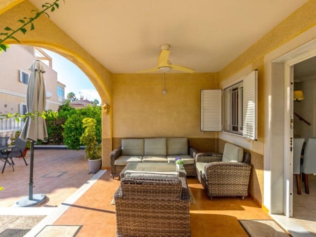 2 soveværelse Byhus til salg i Playa Flamenca, Orihuela med swimmingpool - € 275.000 (Ref: 9666398)