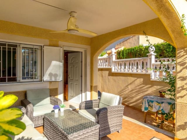 2 soveværelse Byhus til salg i Playa Flamenca, Orihuela med swimmingpool - € 275.000 (Ref: 9666398)