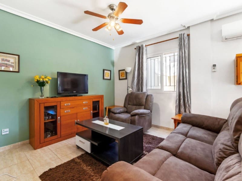 2 soveværelse Byhus til salg i Playa Flamenca med swimmingpool - € 275.000 (Ref: 9666398)