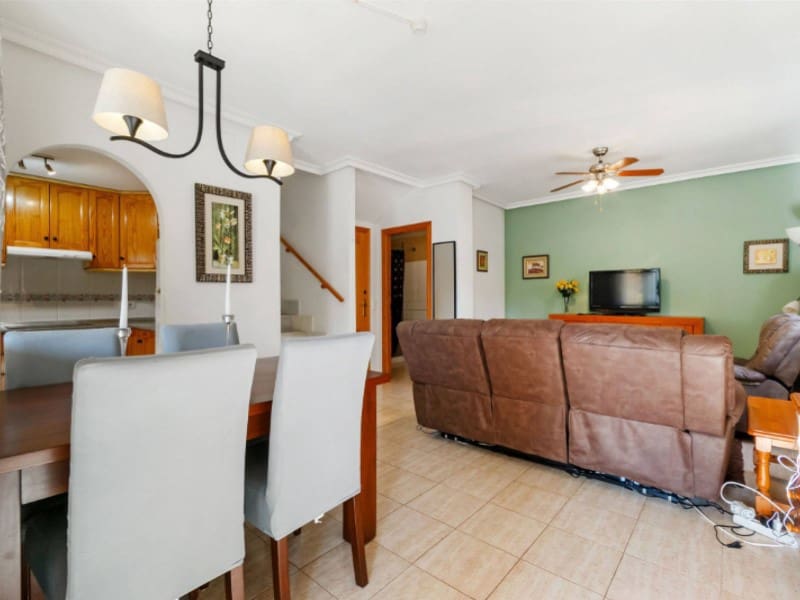 2 soveværelse Byhus til salg i Playa Flamenca med swimmingpool - € 275.000 (Ref: 9666398)