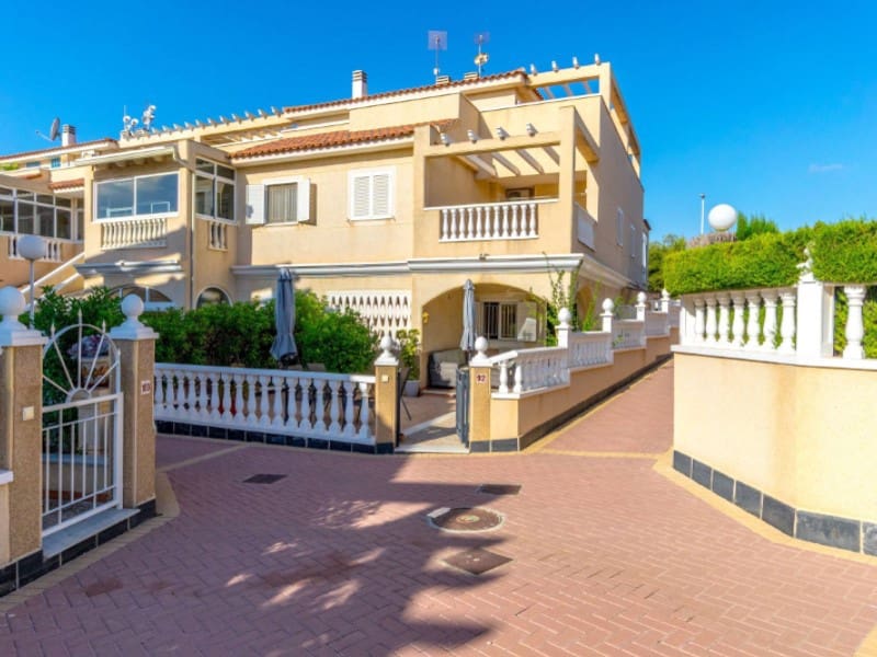 2 soveværelse Byhus til salg i Playa Flamenca med swimmingpool - € 275.000 (Ref: 9666398)