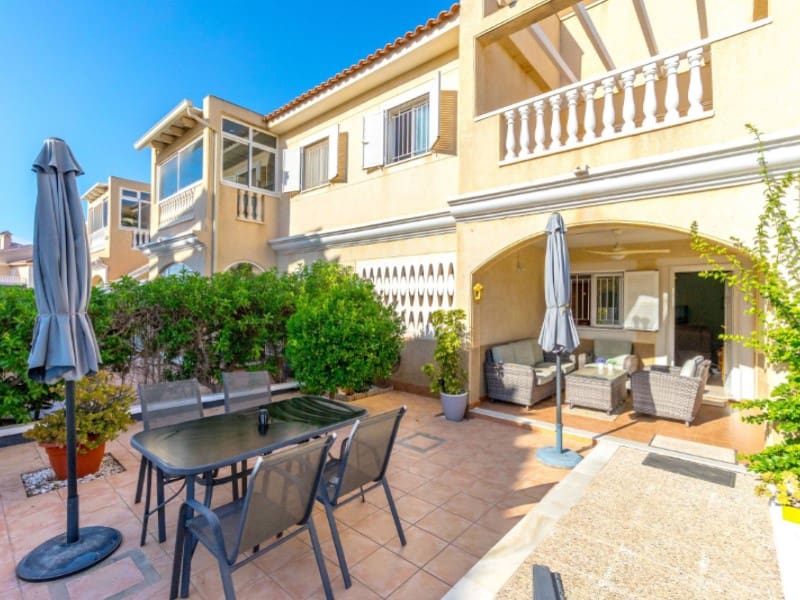 2 soveværelse Byhus til salg i Playa Flamenca med swimmingpool - € 275.000 (Ref: 9666398)