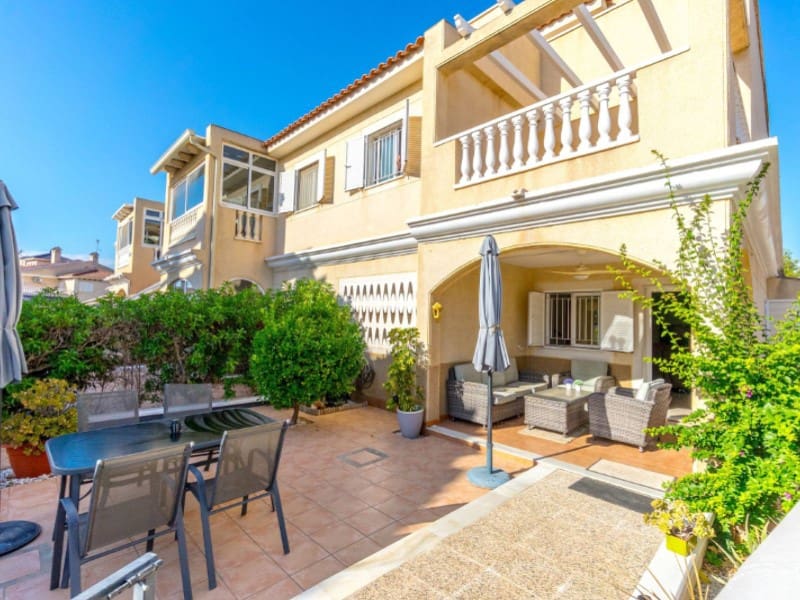 2 soveværelse Byhus til salg i Playa Flamenca med swimmingpool - € 275.000 (Ref: 9666398)