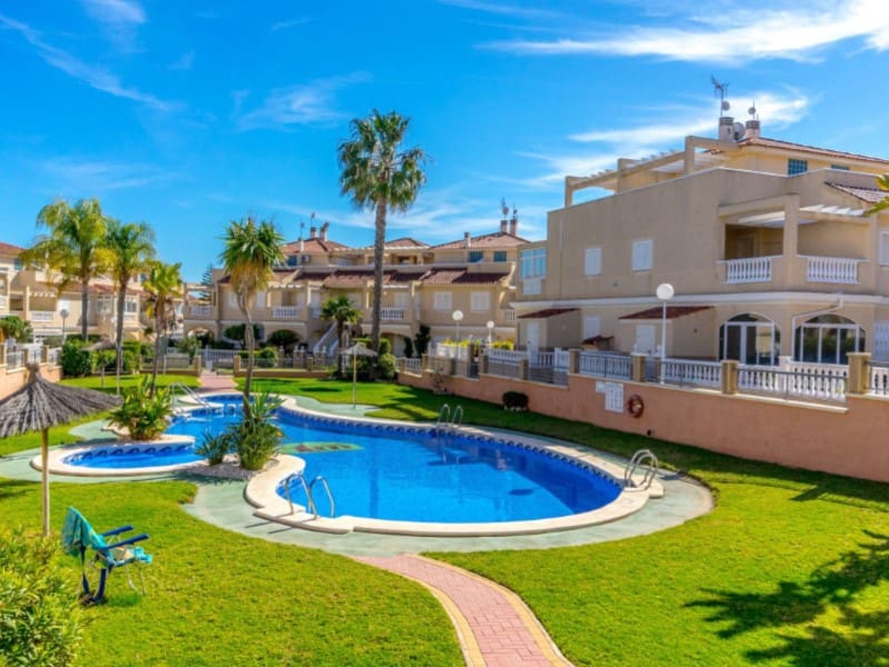 2 soveværelse Byhus til salg i Playa Flamenca med swimmingpool - € 275.000 (Ref: 9666398)