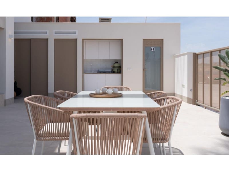 Chalet de 3 habitaciones en Los Alcázares en venta con piscina - 630.000 € (Ref: 9670383)