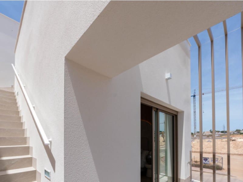 Chalet de 3 habitaciones en Los Alcázares en venta con piscina - 630.000 € (Ref: 9670383)