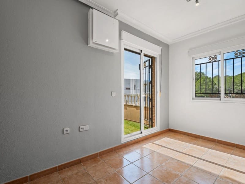 3 makuuhuone Huvila myytävänä paikassa Orihuela Costa mukana uima-altaan - 369 000 € (Ref: 9674103)