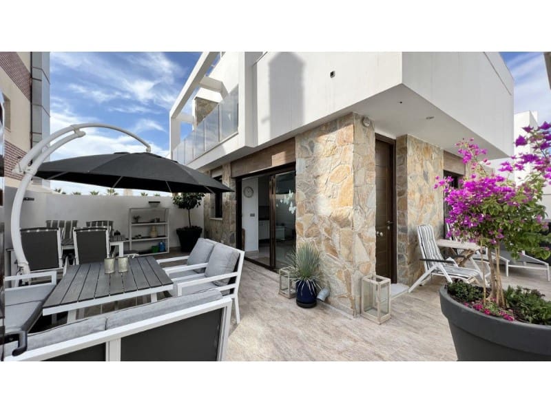 3 bedroom Villa for sale in Orihuela Costa with pool - € 299,000 (Ref: 9674106)