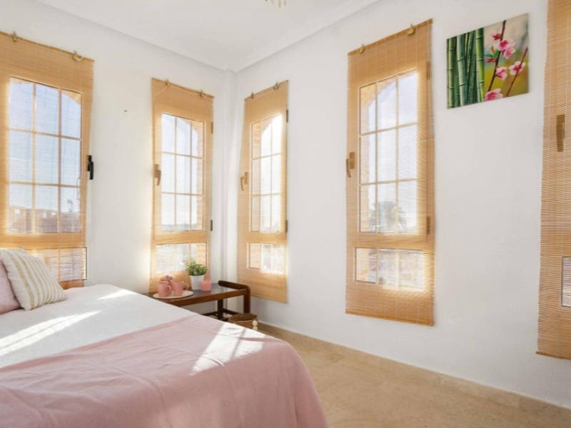 5 Zimmer Villa zu verkaufen in Orihuela Costa mit Pool - 350.000 € (Ref: 9677326)