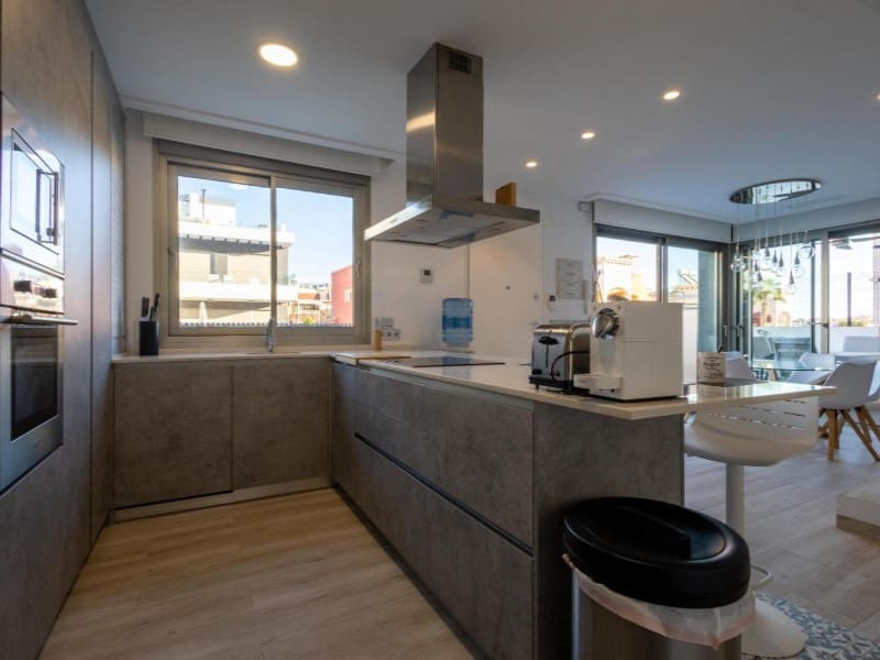 Chalet de 4 habitaciones en Orihuela Costa en venta con piscina - 490.000 € (Ref: 9677329)