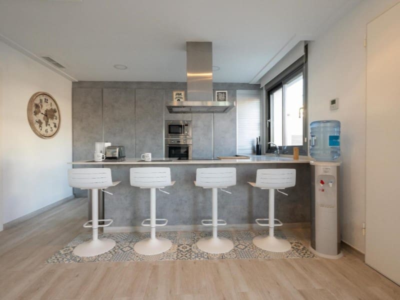 Chalet de 4 habitaciones en Orihuela Costa en venta con piscina - 490.000 € (Ref: 9677329)