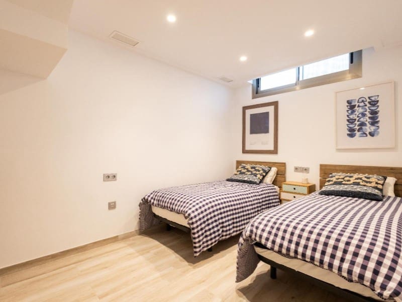 Chalet de 4 habitaciones en Orihuela Costa en venta con piscina - 490.000 € (Ref: 9677329)