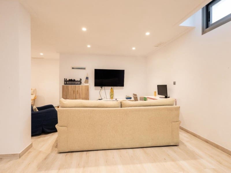 Chalet de 4 habitaciones en Orihuela Costa en venta con piscina - 490.000 € (Ref: 9677329)