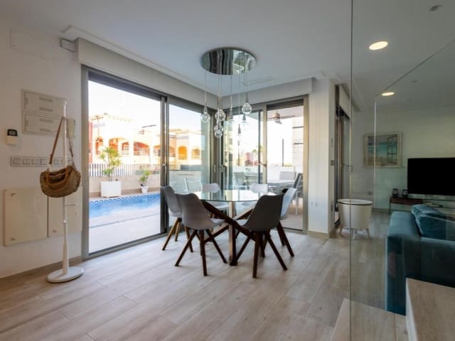 Chalet de 4 habitaciones en Villamartín - Las Filipinas, Orihuela en venta con piscina - 490.000 € (Ref: 9677329)