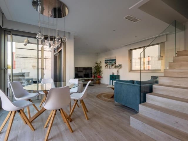 Chalet de 4 habitaciones en Villamartín - Las Filipinas, Orihuela en venta con piscina - 490.000 € (Ref: 9677329)