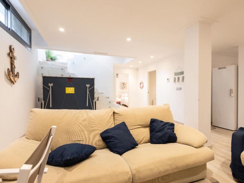 Chalet de 4 habitaciones en Orihuela Costa en venta con piscina - 490.000 € (Ref: 9677329)