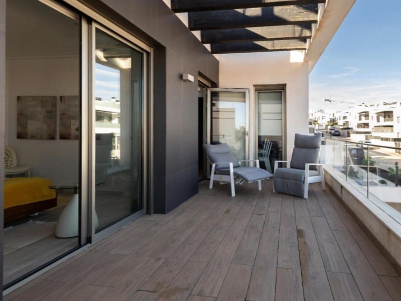 Chalet de 4 habitaciones en Orihuela Costa en venta con piscina - 490.000 € (Ref: 9677329)